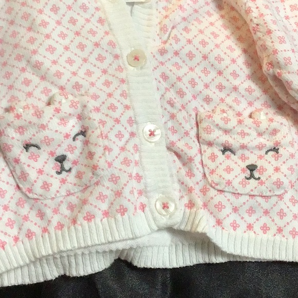 CARTER’S  baby’s  button front sweater. 9 months  pink and white - Picture 3 of 7